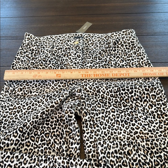 J. Crew Tall high-rise kickout jean with sailor pockets in leopard print Size 28 - Picture 7 of 13